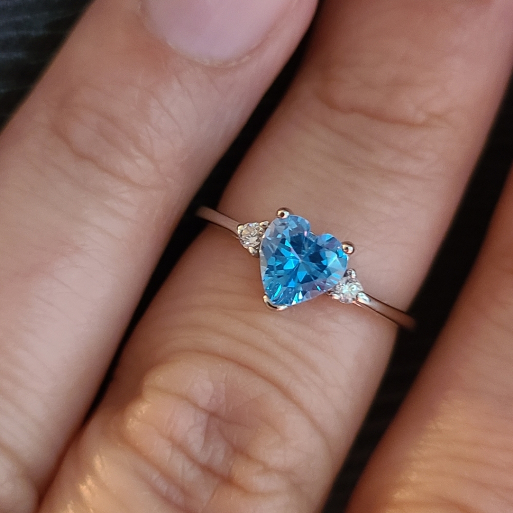 Beautiful sterling silver topaz ring